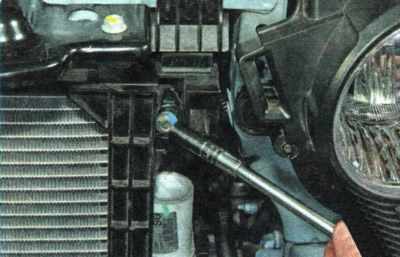 Замена радиатора охлаждения (автомат с конд.) Шевроле Авео 1.2, 1.4, 1.6 (Т200, Т250, Т255 и Т300) по низкой цене в Москве в автосервисе GM-City