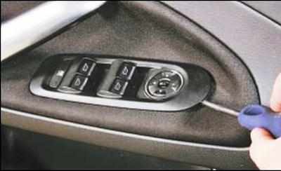 Ford Mondeo 4 Снятие и установка обивки передней двери, фото 6