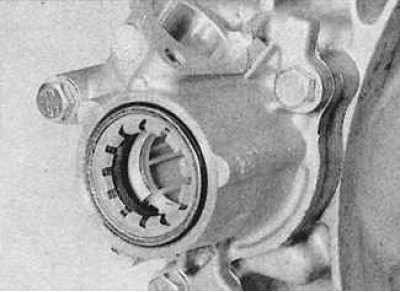 Peugeot 406 Датчик привода спидометра снятие и установка, фото 4