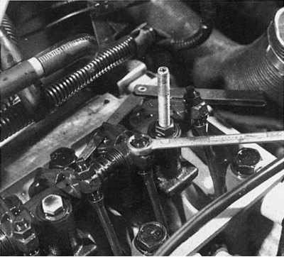 Renault 19 Проверка и регулировка зазора клапанного механизма, фото 1
