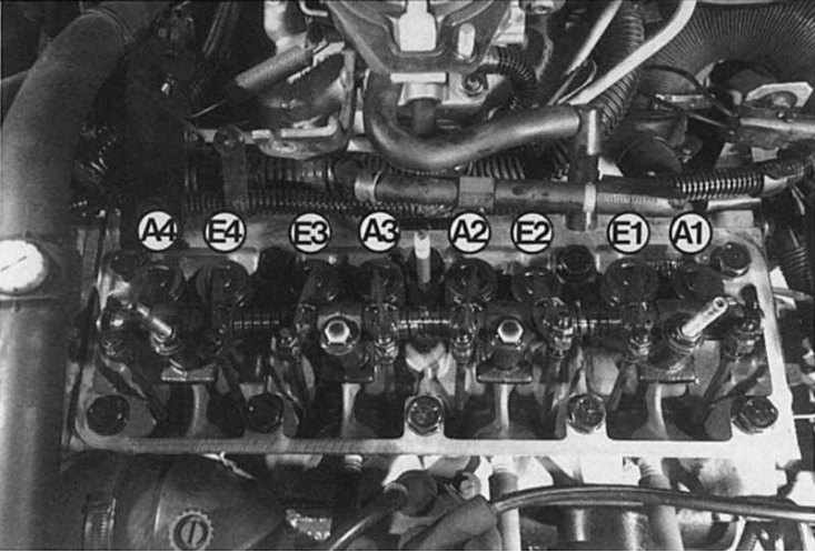 Renault 19 Проверка и регулировка зазора клапанного механизма, фото 2