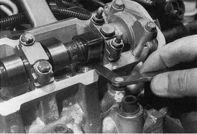 Renault 19 Проверка и регулировка зазора клапанного механизма, фото 3