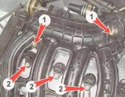 Цилиндр 2112. Впускной трубопровод двигателя 21124. Крепеж впускного трубопровода ВАЗ 21126. Крепления впуска ВАЗ 2112. Болт крепления впускного коллектора Приора 16 клапанов.